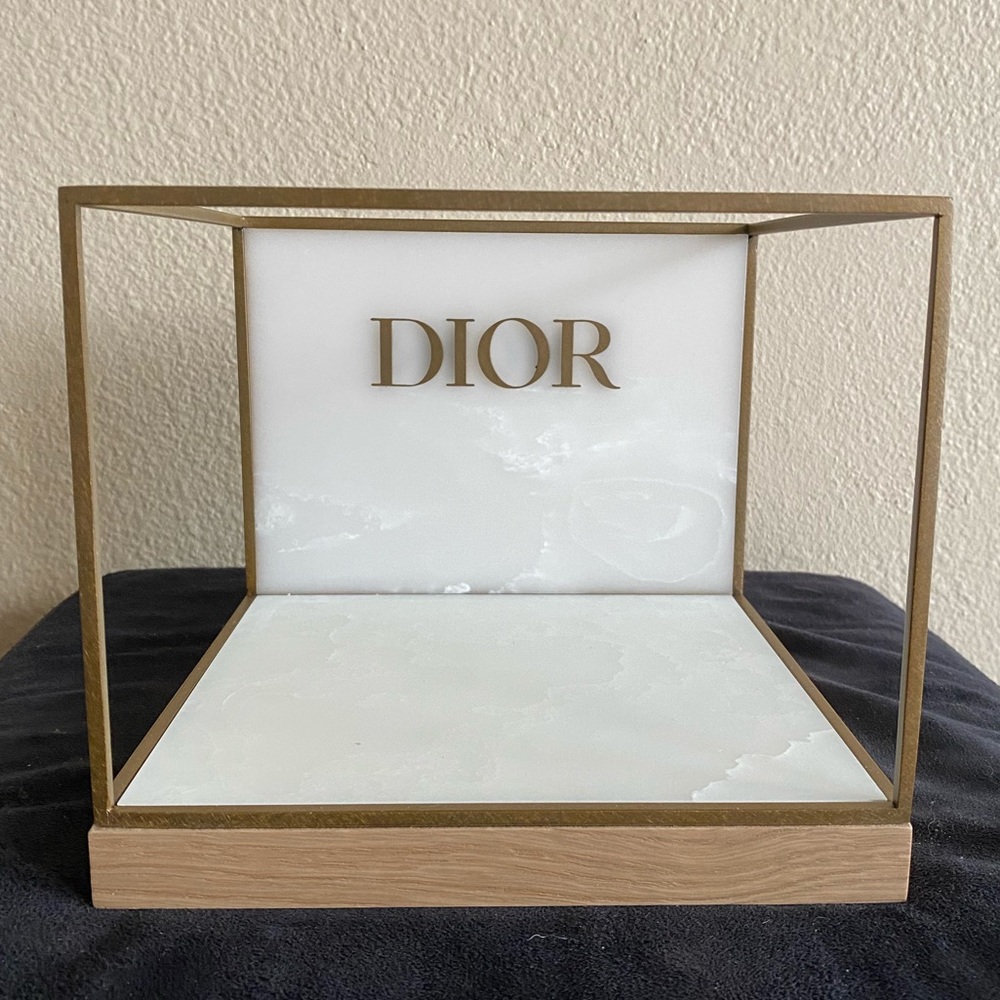 Dior Display Unit